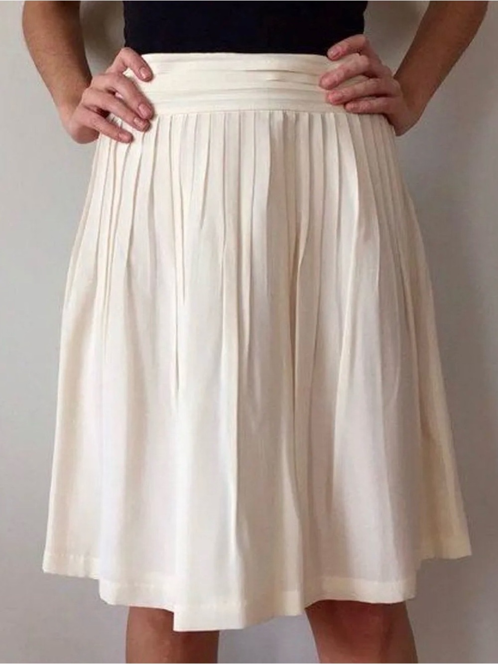 Banana Republic Cream Pleated Skirt